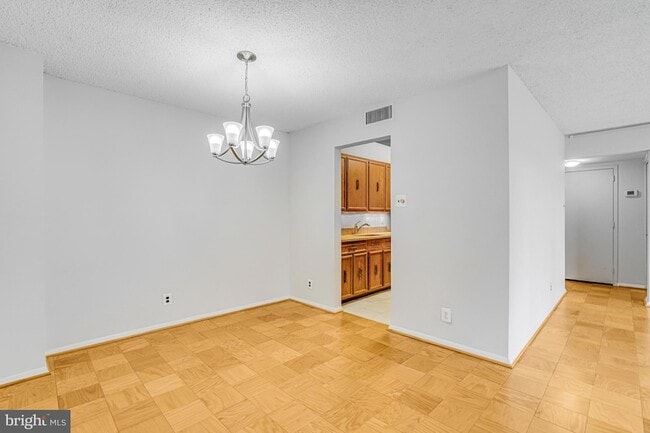 Building Photo - 3800 Fairfax Dr