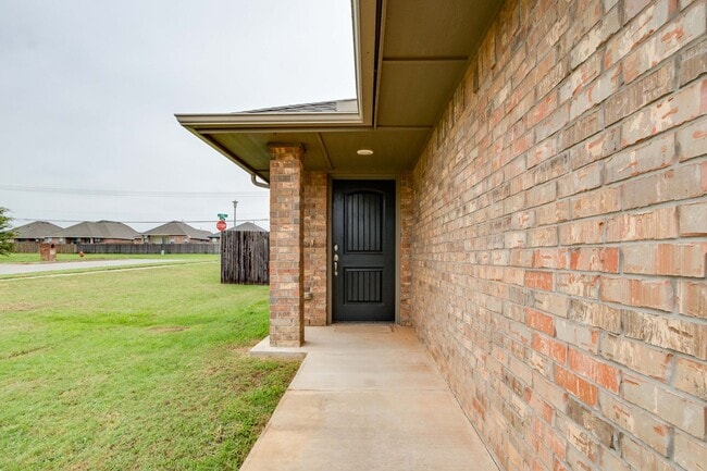 Building Photo - 8815 SW 45th St