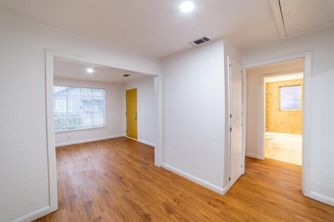 Building Photo - 1946 Nolan St