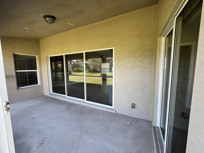 Building Photo - 3927 SW 16th Pl