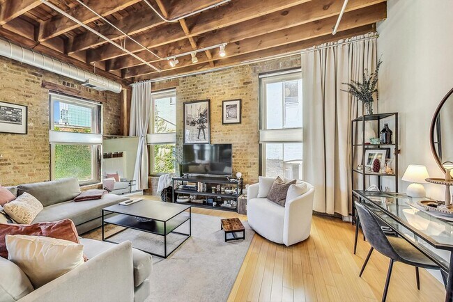 Building Photo - 525 N Halsted St