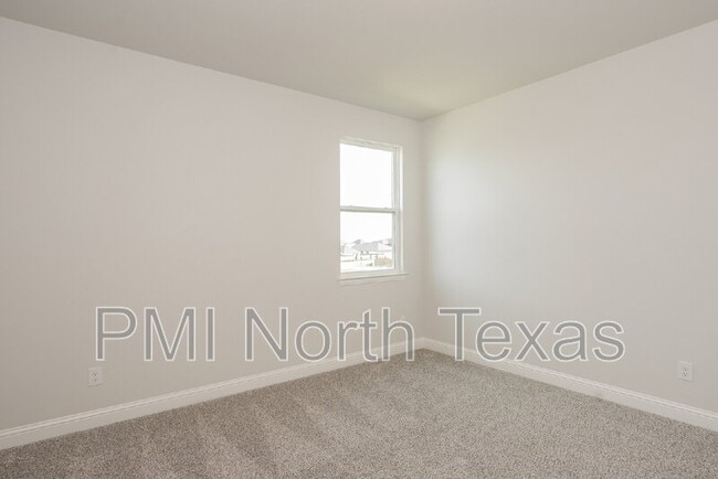 Building Photo - 532 Chianti Dr