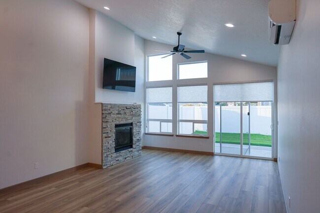 Building Photo - Just completed 2 Bedroom 2 Bath in Coeur d...