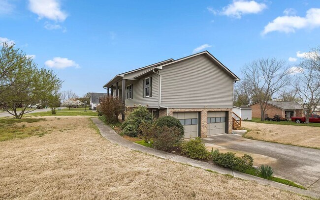 Building Photo - 3 Bed + Complete basement in Maryville