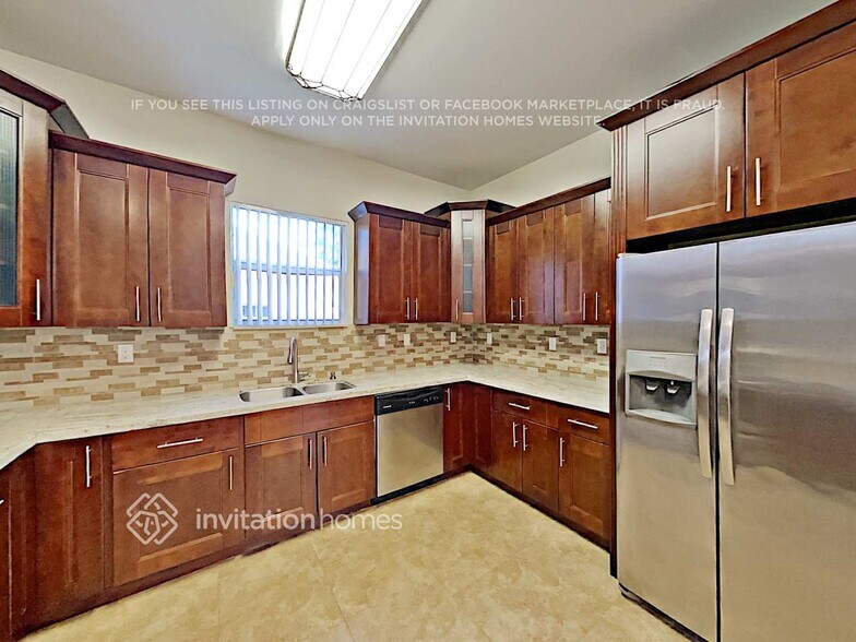 Building Photo - 550 NE 15th Ct