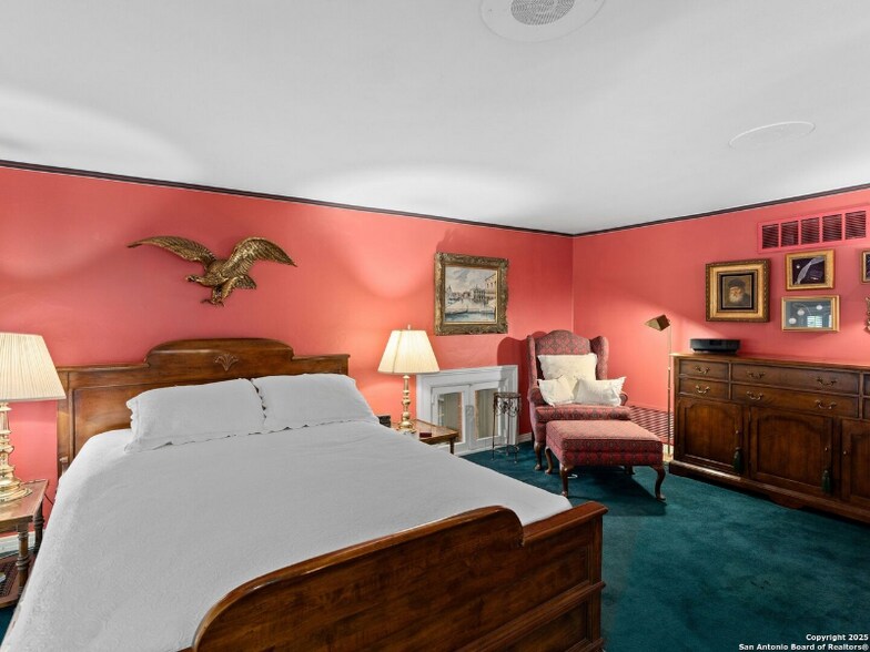 Building Photo - 211 N Presa St