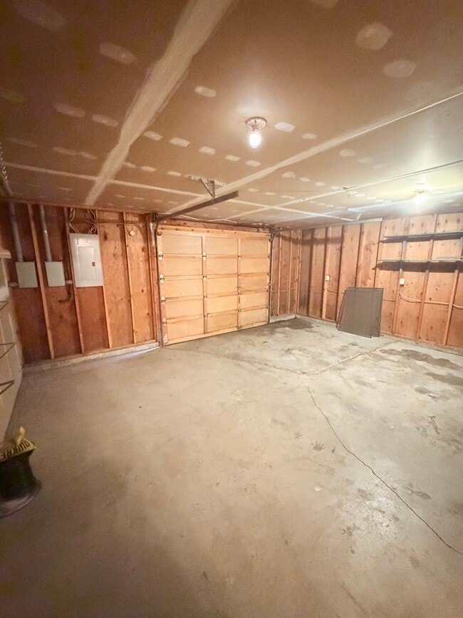 Building Photo - 217 Ash St