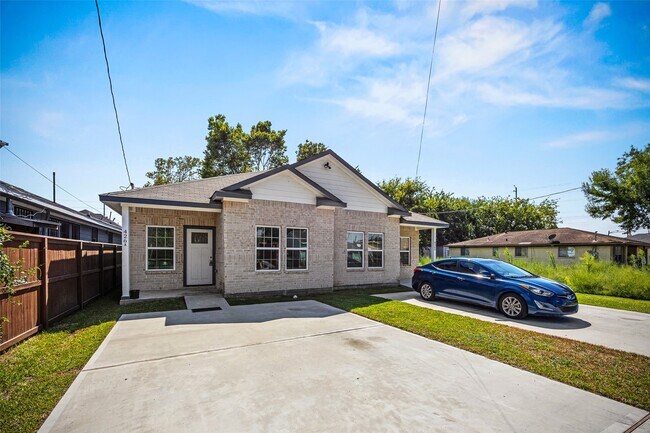 Building Photo - 426 New Hampshire St