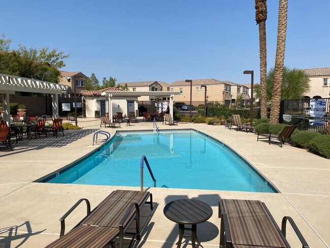 Building Photo - Gorgeous 3Bed/2.5Bath/2Car, 2-Story Home located in Loretta Bay