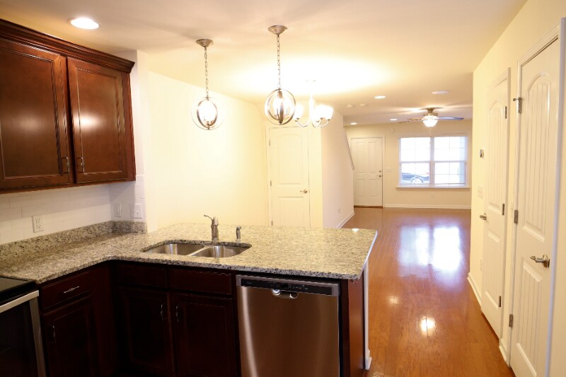 Building Photo - 2570 River Trail Dr