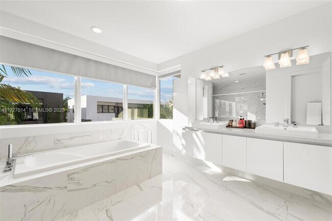 Building Photo - 7455 NW 103rd Pl