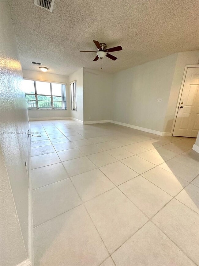Building Photo - 3390 Pinewalk Dr N