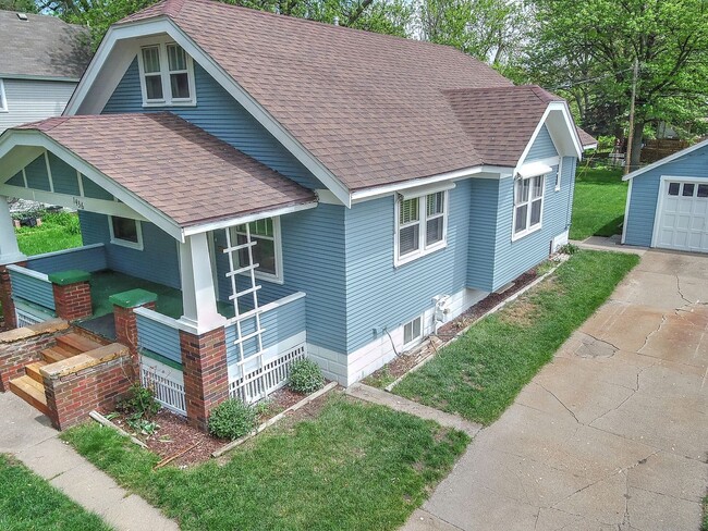 Building Photo - 3 Bedroom / 1 Bath Home with Washer/Dryer ...