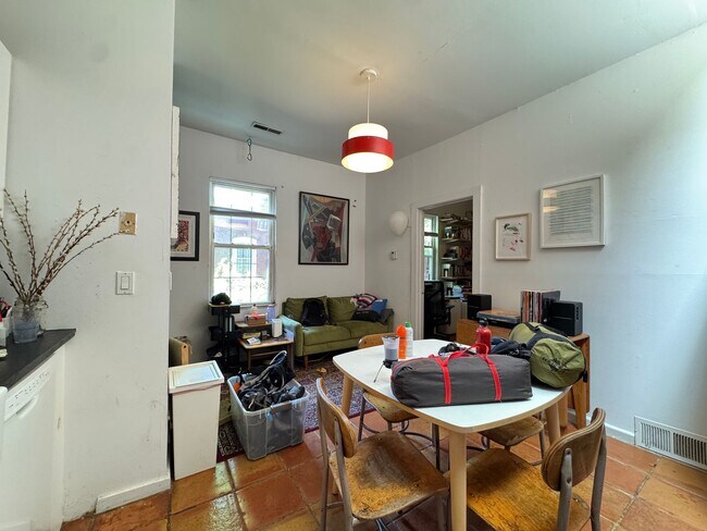 Building Photo - Furnished 1BR Suite in East Rock | Private Gated Garden | Cathedral Ceilings & Skylights