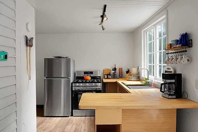 Building Photo - 7951 Doar Rd