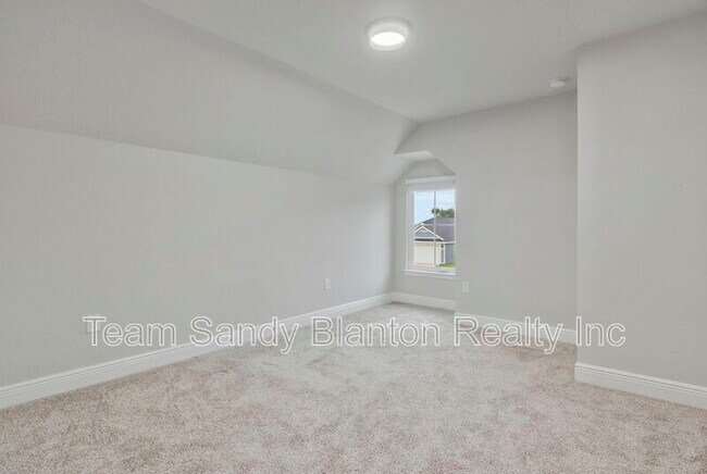 Building Photo - 5402 Parkside Dr