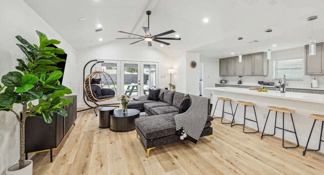 Building Photo - 5631 Cerritos Dr