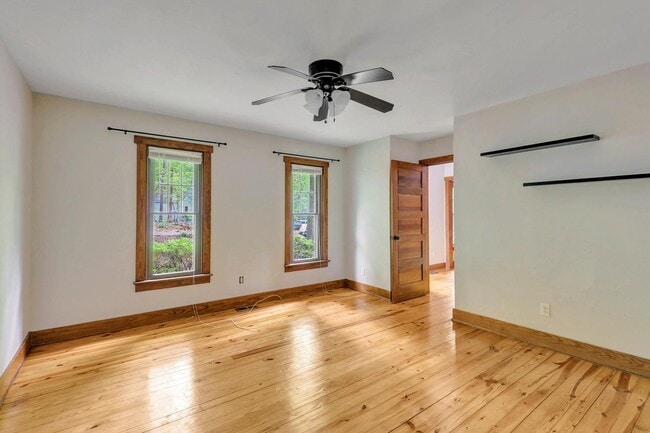 Building Photo - 3 Bedroom Cape in Brandermill!