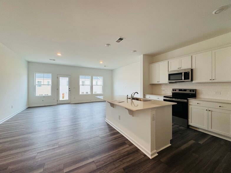 Building Photo - 66 Florida St