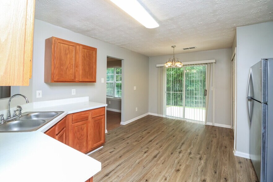 Building Photo - 1347 Ambercrest Way