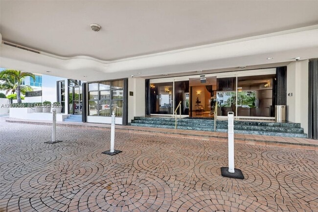 Building Photo - 5757 Collins Ave