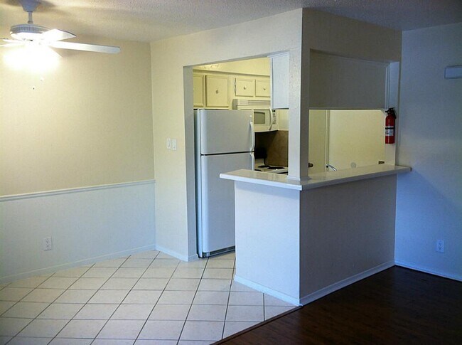 Building Photo - 1275 Witte Rd
