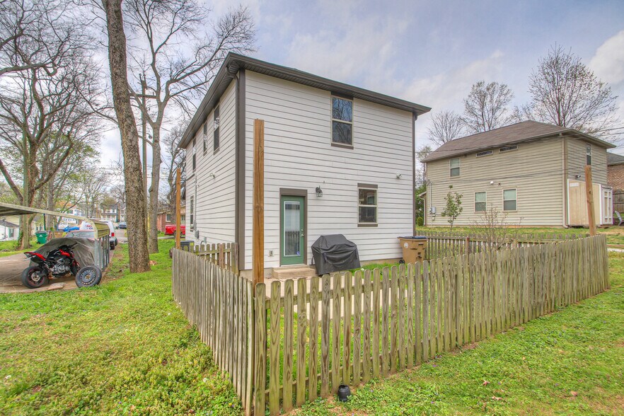 Building Photo - 1615A Chase St