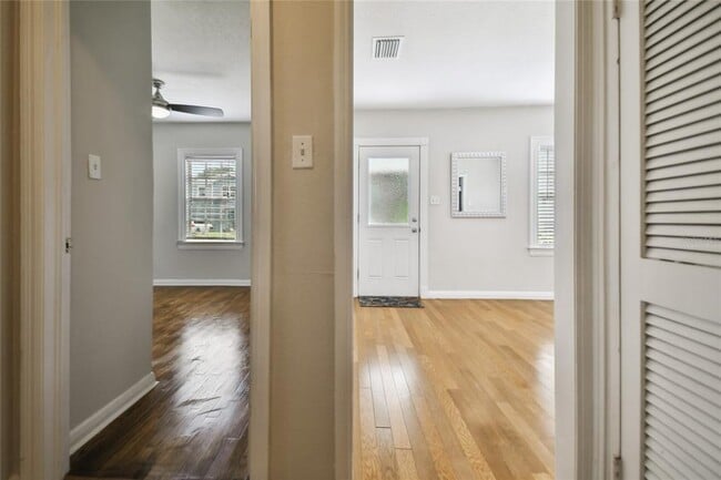 Building Photo - 308 N Gomez Ave