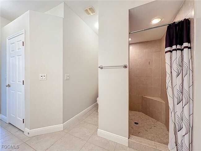 Building Photo - 4930 SW 25th Ct