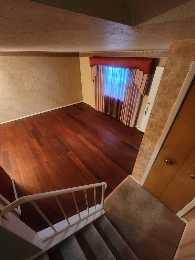 Building Photo - Charming 2-Bedroom Property in Prime Location