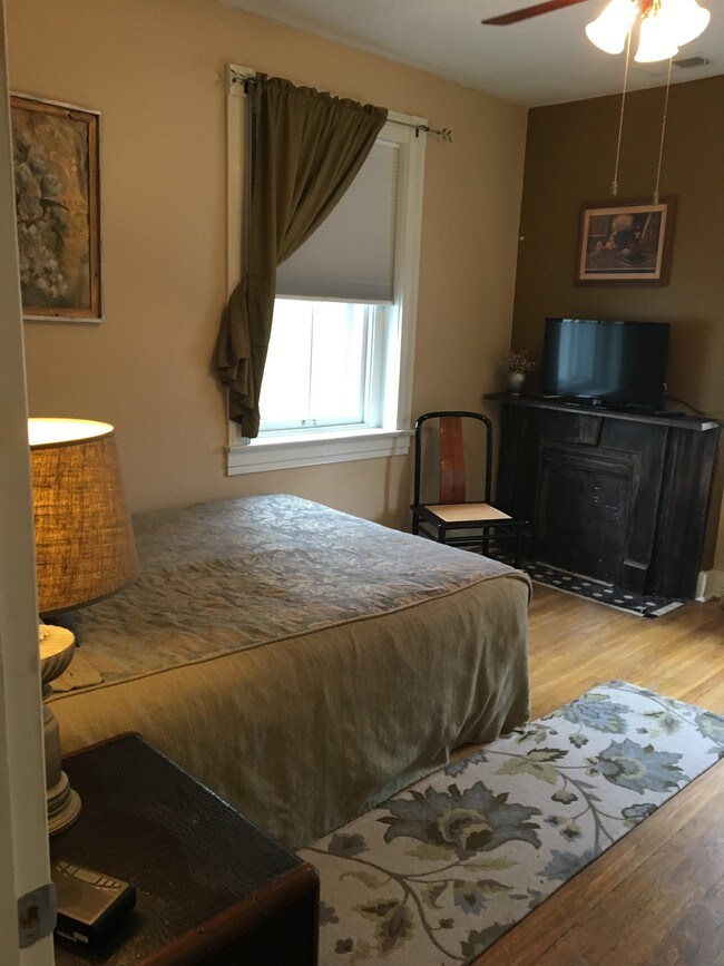 Building Photo - 1027 Cherokee Rd