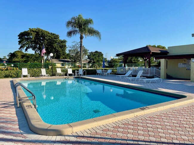 Building Photo - 1111 Boxwood Dr