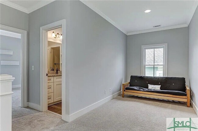 Building Photo - 4 BED | 2.5 BATH | PRIVATE OFF-STREET PARKING | OUTDOOR PATIO | WALK TO GARVIN HALL