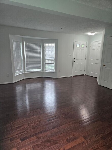 Building Photo - 6632 Granville Ct
