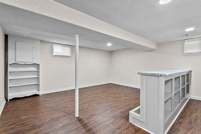 Building Photo - 529 NW Valleybrook Rd