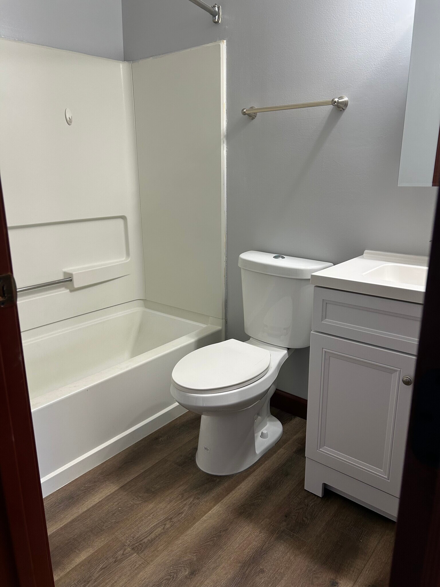 Full master bath - 4801 Lady Jane Ave