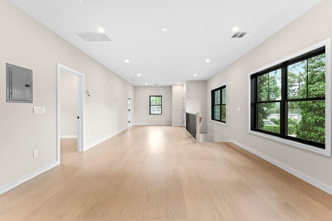 Building Photo - 165 Jefferson Ave