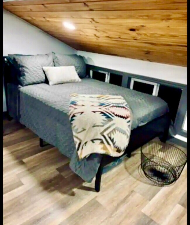 Building Photo - 373 Saddle Surrey Rd