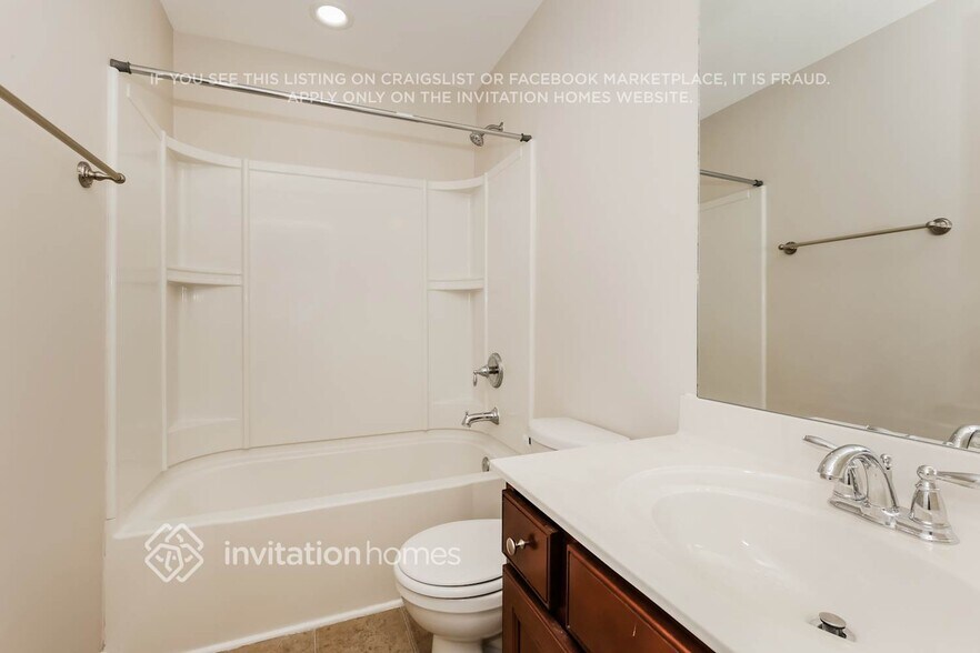 Building Photo - 1700 Stonewater Dr