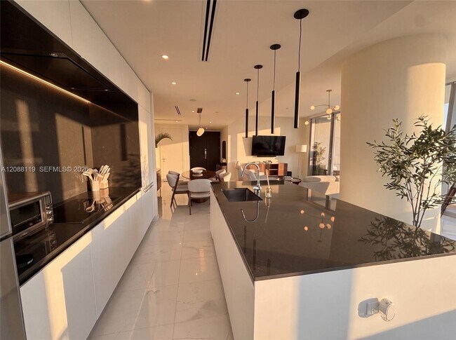 Building Photo - 300 Biscayne Blvd Way