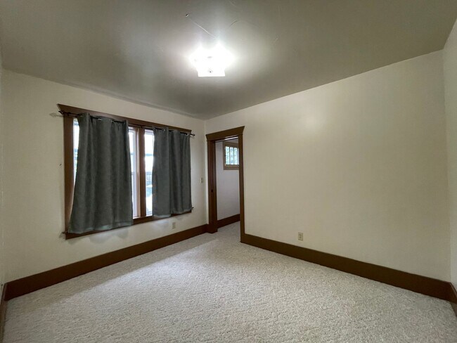 Building Photo - Close to GU Campus