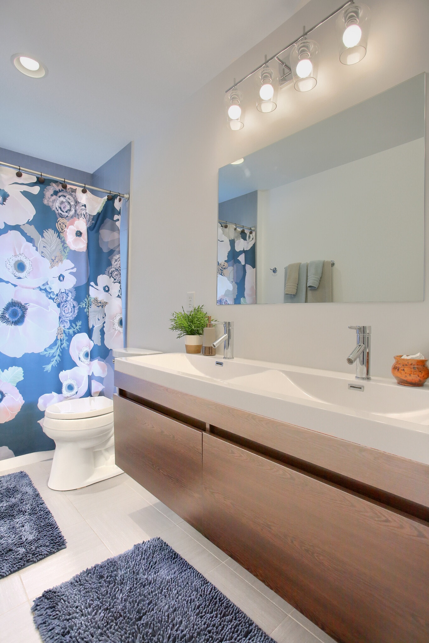 Building Photo - 144 W Chocolate Ave