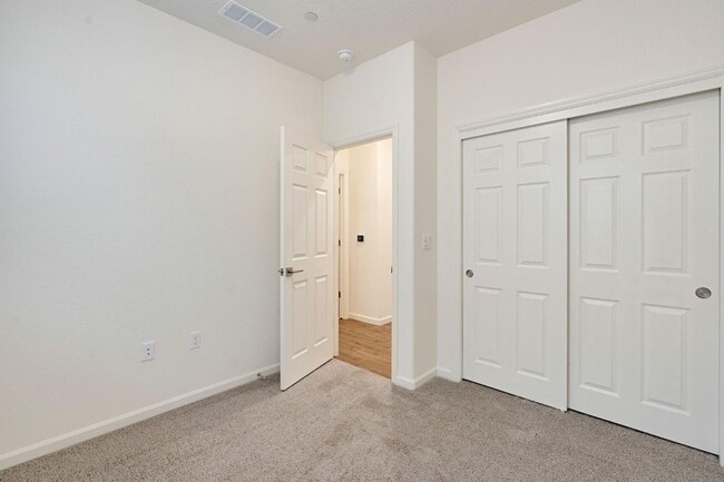 Building Photo - 2143 N Renn Ave