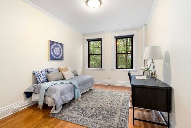 Building Photo - 382 Riverway St