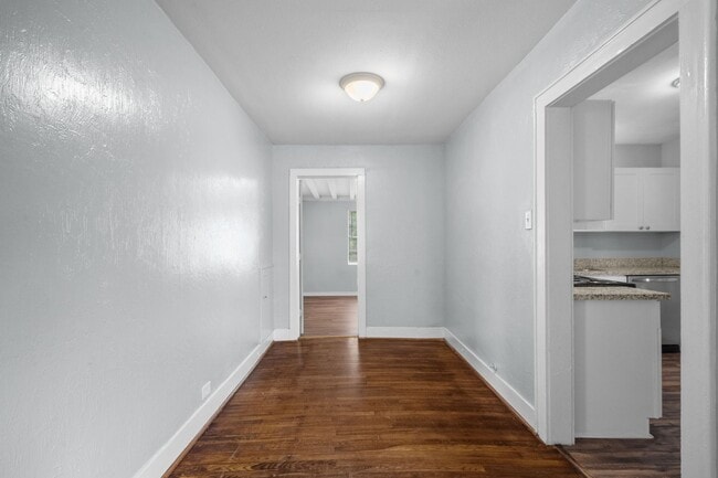 Building Photo - Cozy 3 Bedroom, 1 Bath Home - Spacious Liv...