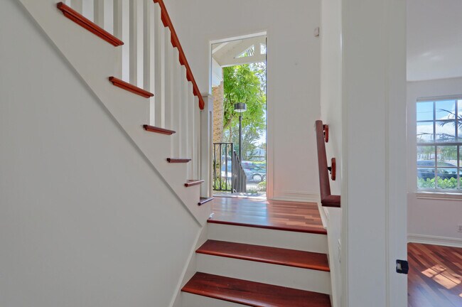 Building Photo - 343 Flamingo Dr
