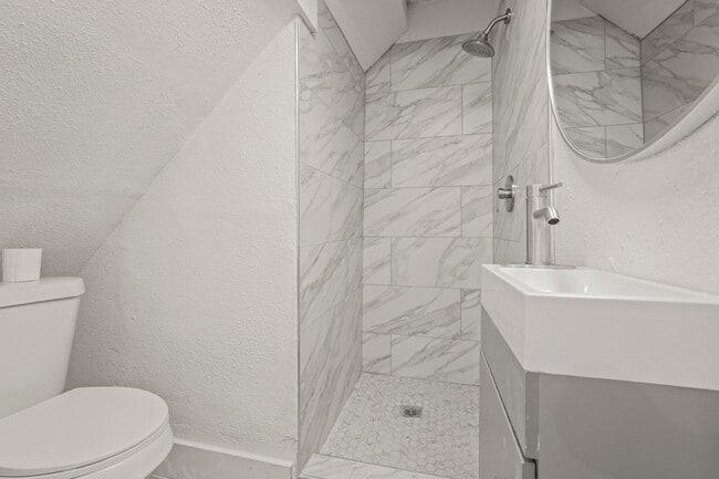 Building Photo - 1415 Church St