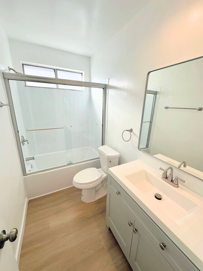 Building Photo - Vintage & Gorgeous 1bd/1ba unit in Sherman...