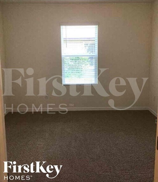 Building Photo - 411 SE 24th St