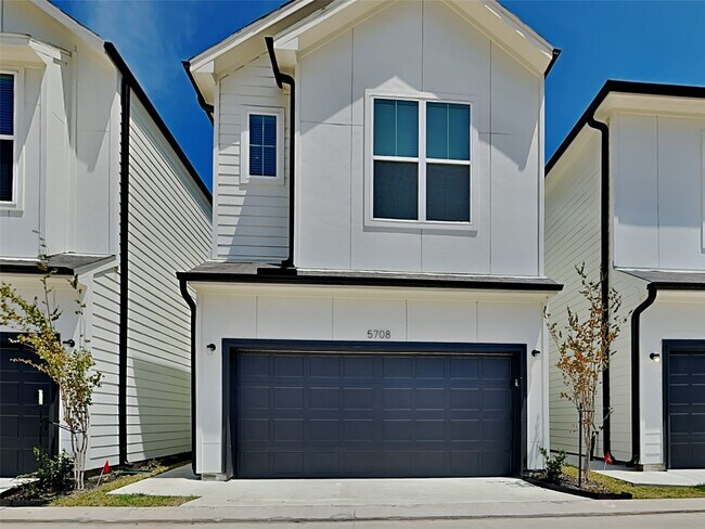 Primary Photo - 2609 James Madison Way
